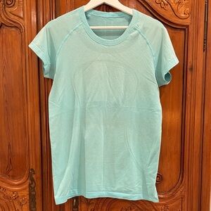 Women’s Lululemon Short sleeve run swiftly tee, turquoise, size 12, GUC
